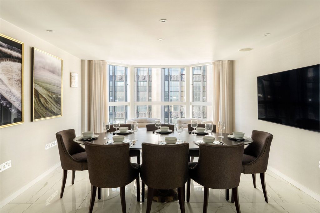 Property photo 3 of 17 Dining Room