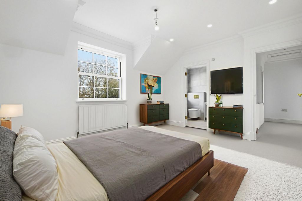 Property photo 2 of 25