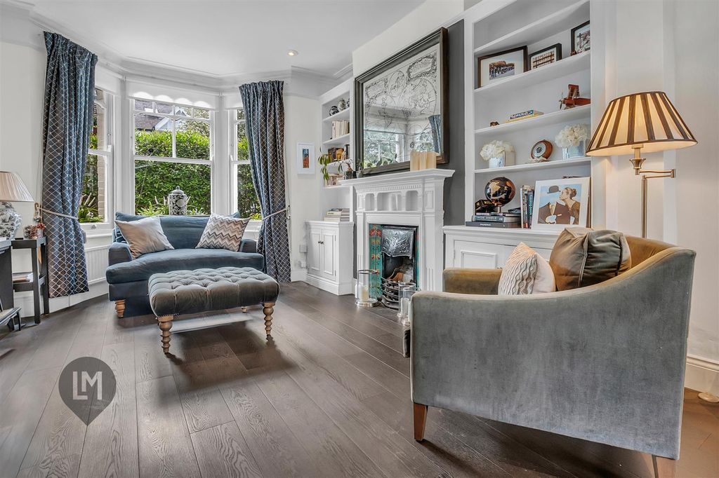 Property photo 2 of 8 Clonmore Street