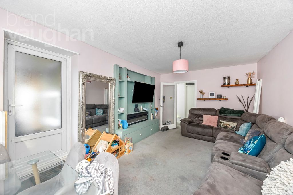 Property photo 3 of 22 Picture No. 02