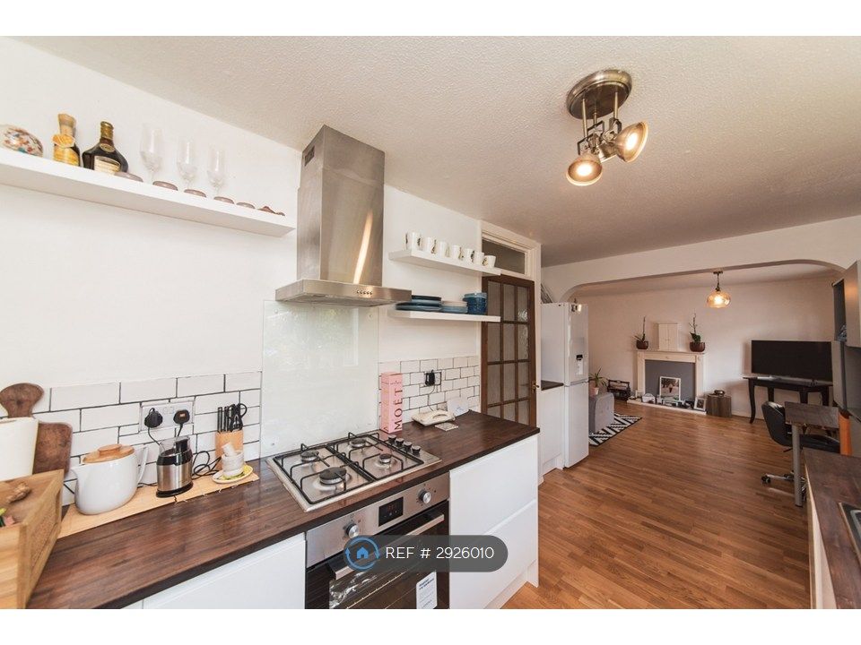 Property photo 2 of 8 Kitchen
