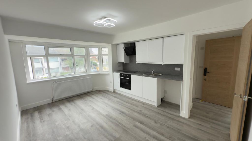 Property photo 1 of 2