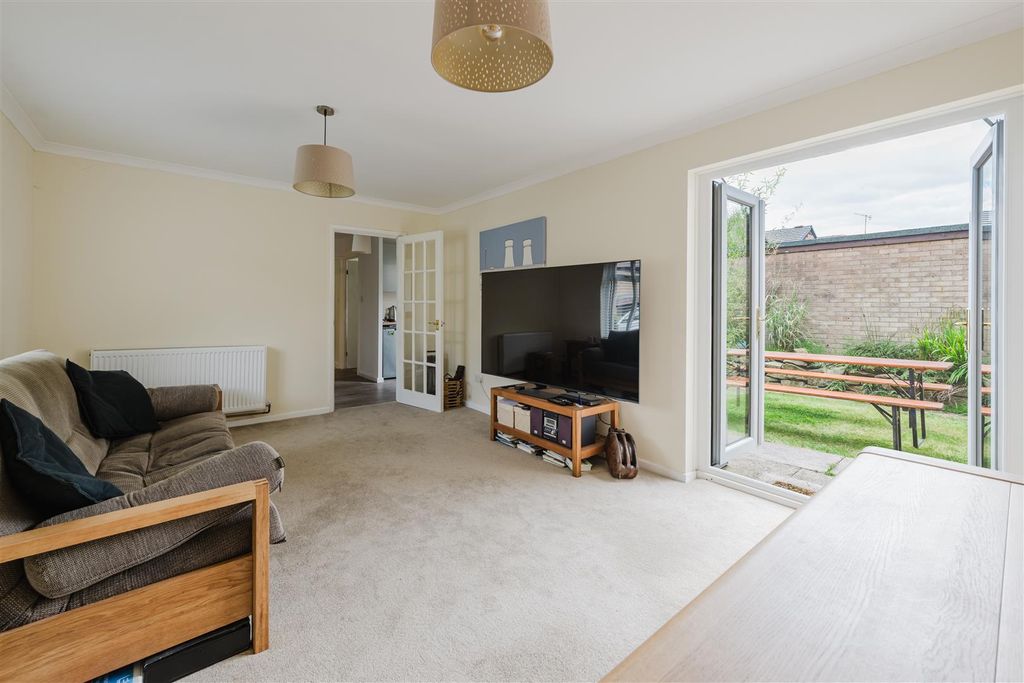 Property photo 2 of 19 9 Wessex Gardens 002.Jpg