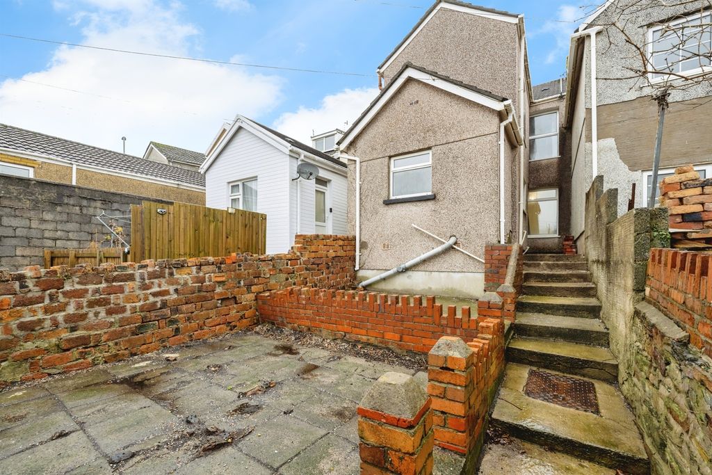 Property photo 2 of 21