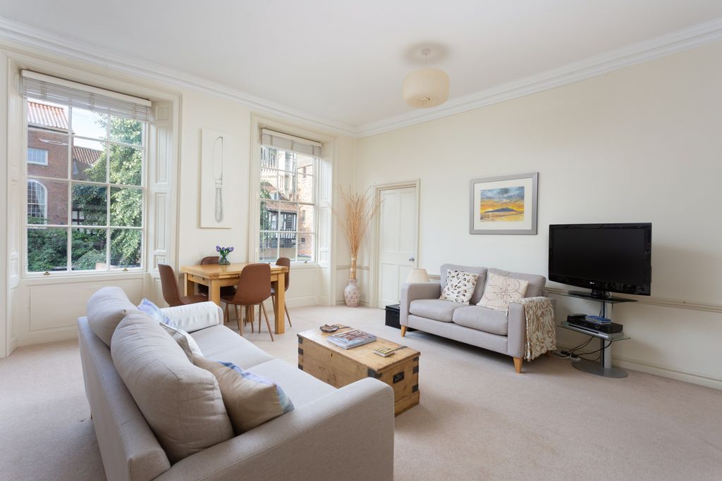 Property photo 3 of 14 Kitchen/Living