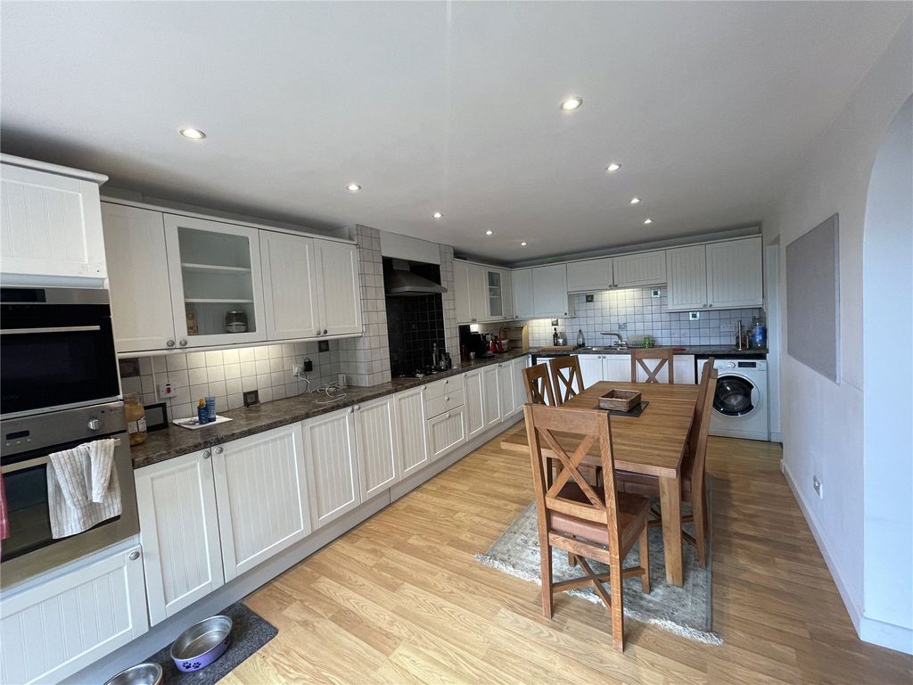 Property photo 3 of 17 Picture No. 27