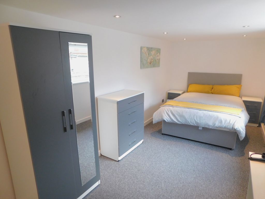 Property photo 1 of 11 Bedroom