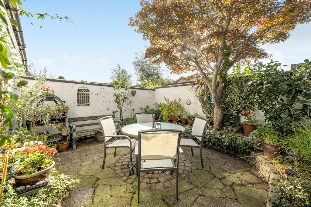 Property photo 2 of 16