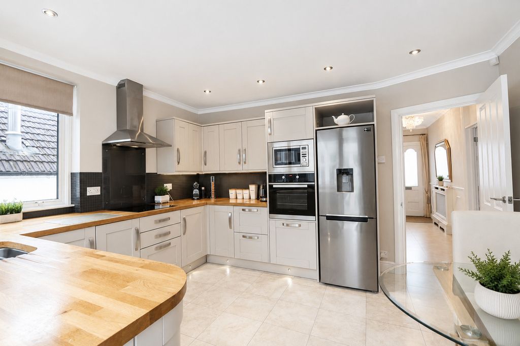 Property photo 2 of 31