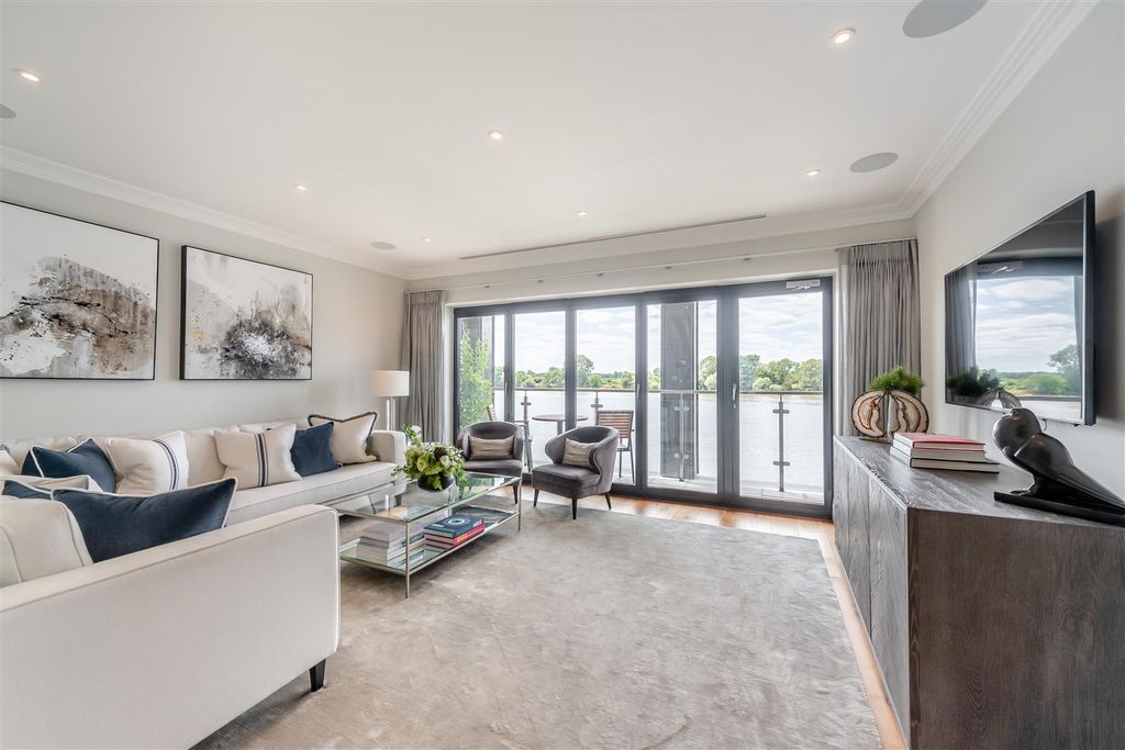 Property photo 2 of 15 8656169-Interior28.Jpg