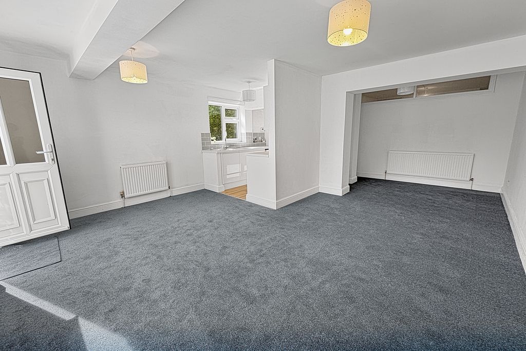 Property photo 2 of 11 Image