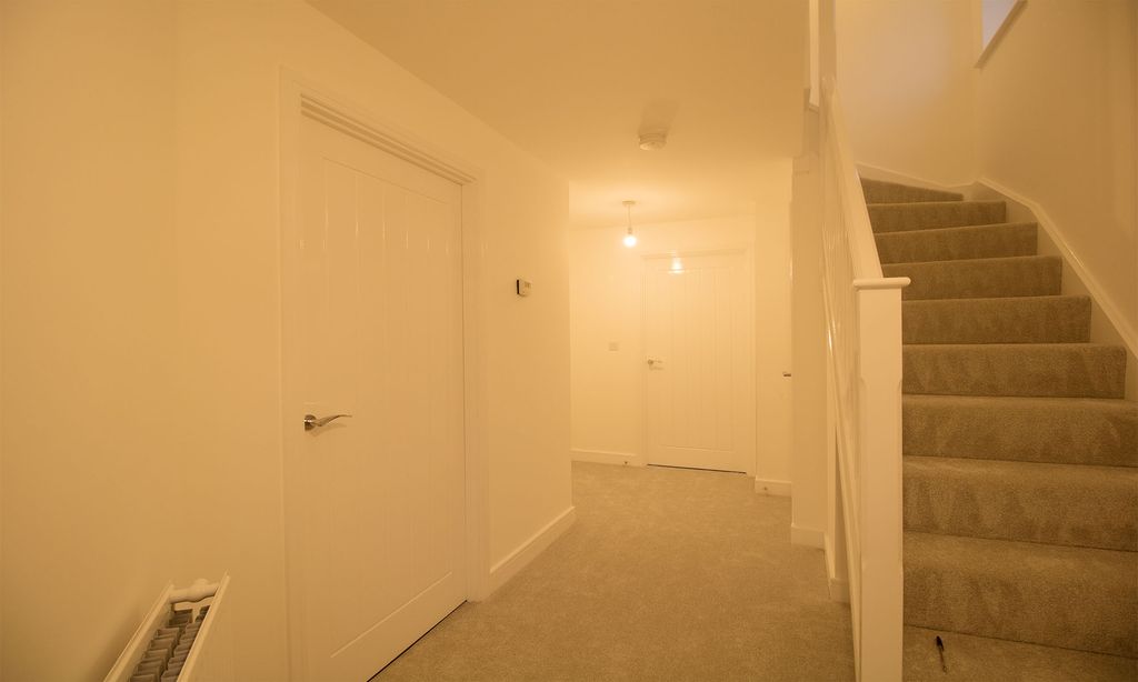 Property photo 2 of 12 Hallway