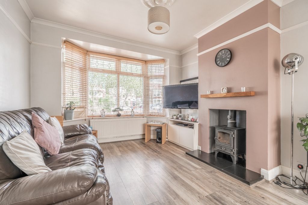 Property photo 2 of 25 5116183