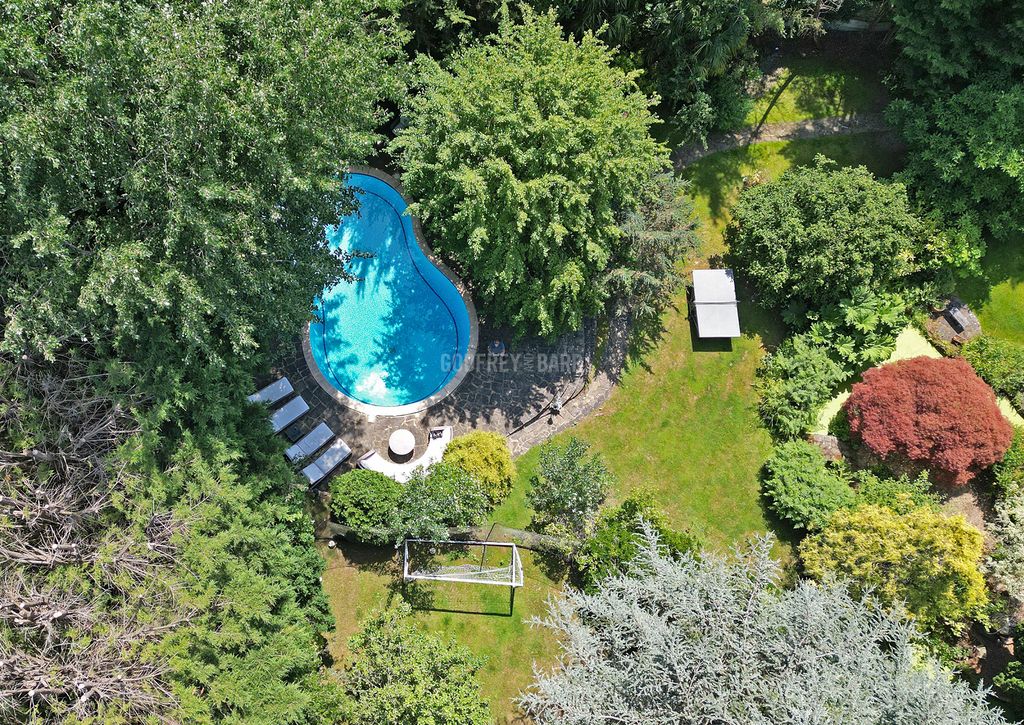 Property photo 2 of 18