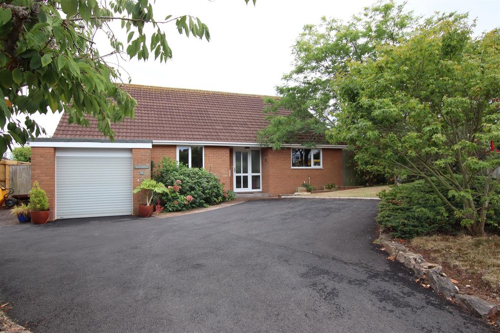 Property photo 1 of 18 Front.Jpg