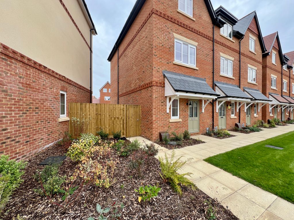 Property photo 2 of 25