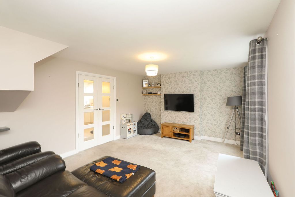 Property photo 3 of 20