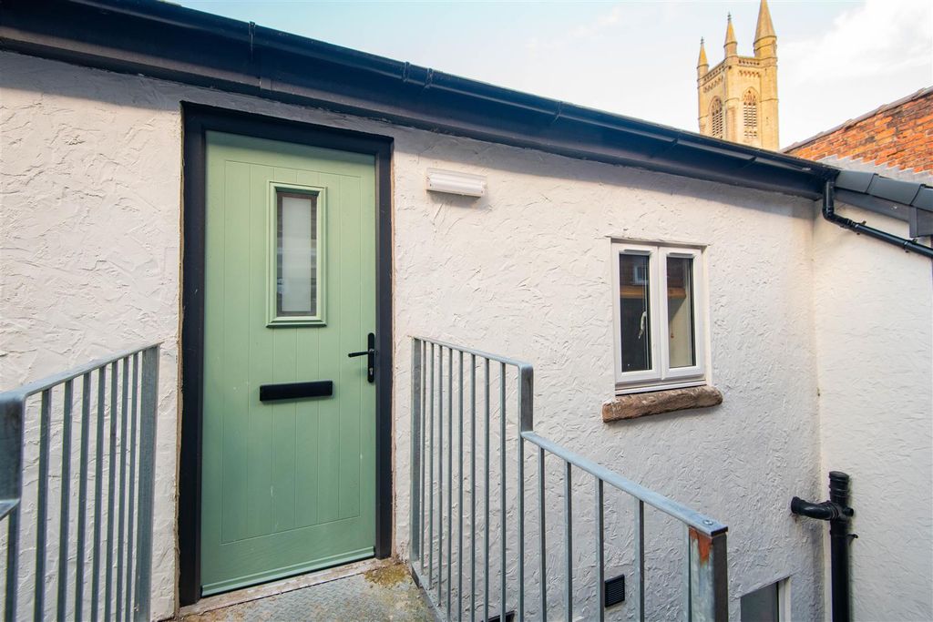 Property photo 1 of 10 Front External