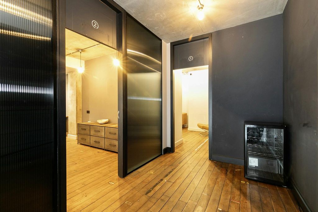 Property photo 2 of 8 348 Goswell Road 1.Jpg