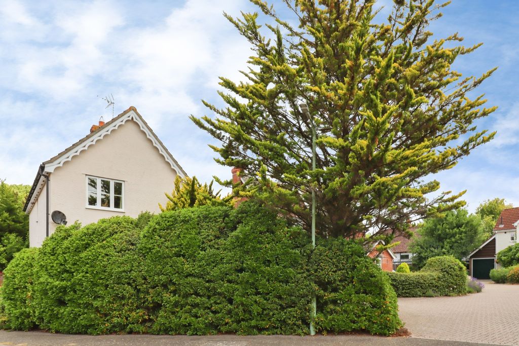 Property photo 2 of 37