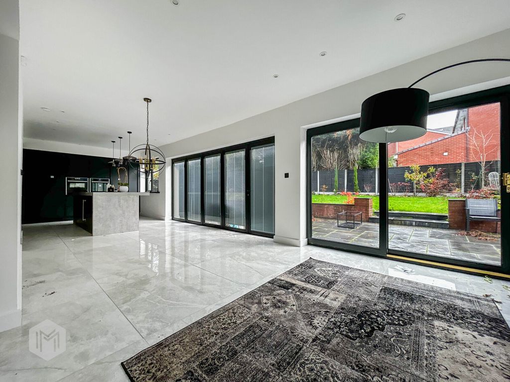 Property photo 2 of 23 Picture No. 18