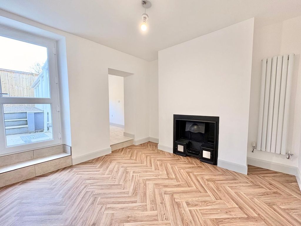 Property photo 3 of 25