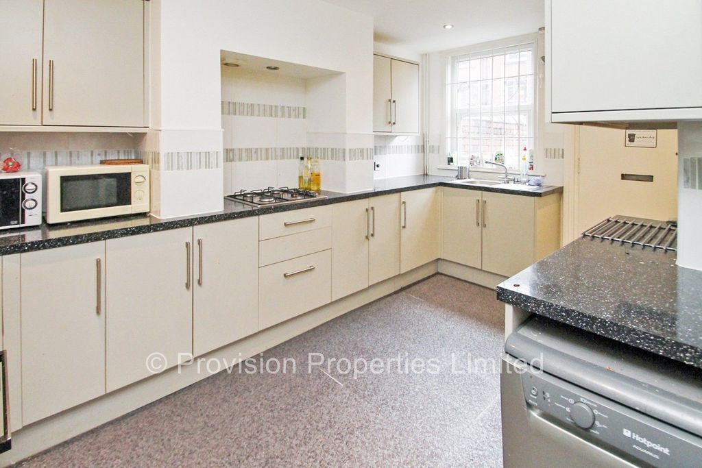 Property photo 3 of 11 Photo