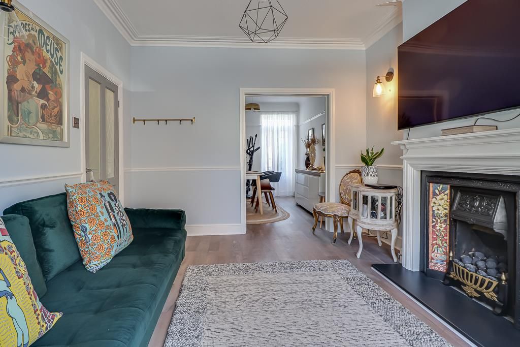 Property photo 3 of 29 Lounge