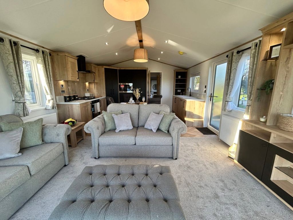 Property photo 3 of 9 c163cc26c6cd4d4A82Cf1Ff086c9ee3F13621397758d4Bf3d2