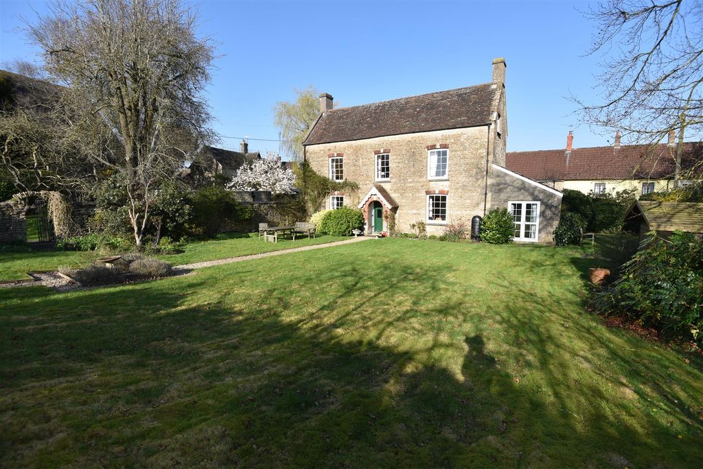 Property photo 1 of 13 Back