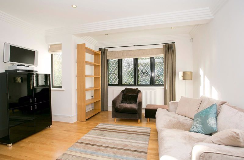 Property photo 2 of 9 Photo 3