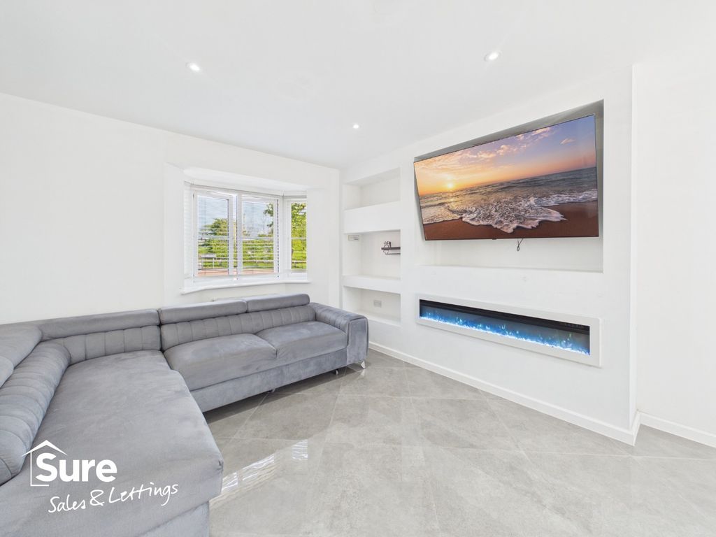 Property photo 2 of 19 5158503