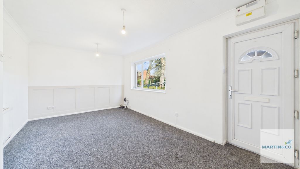 Property photo 3 of 11 Cam03663G0-Pr0244-Still004