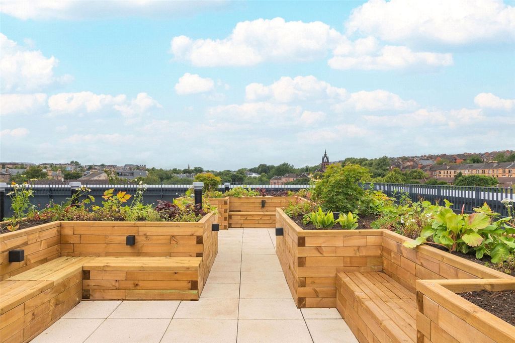 Property photo 2 of 18 Picture No. 21