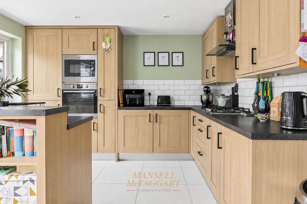 Property photo 3 of 32