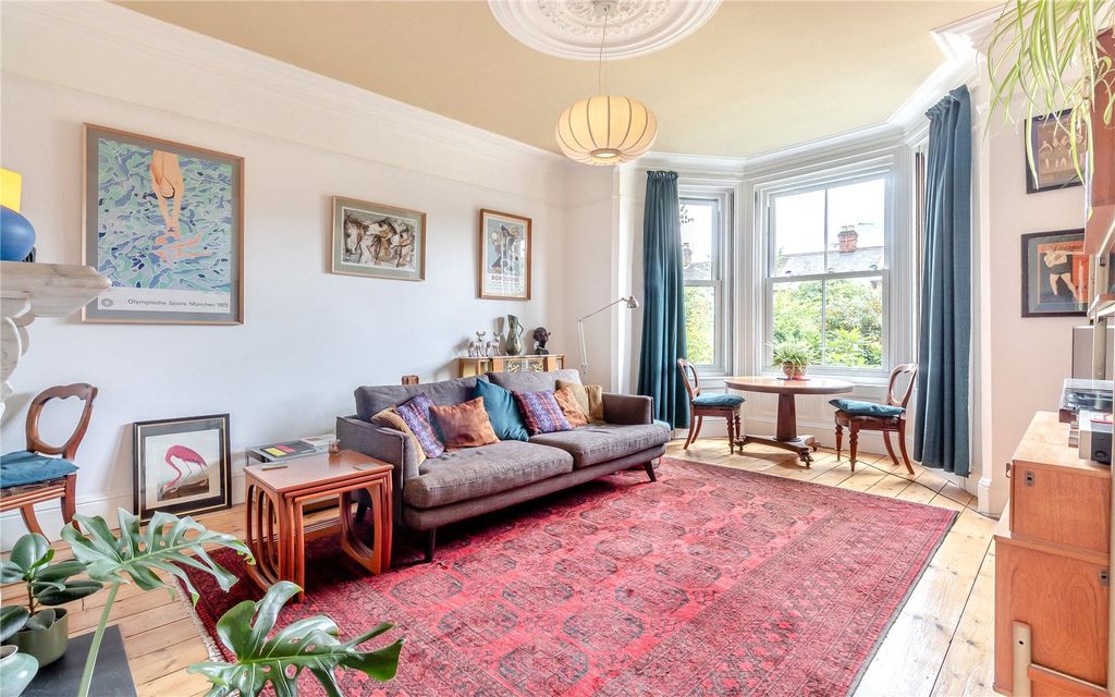Property photo 2 of 16 Sitting Room