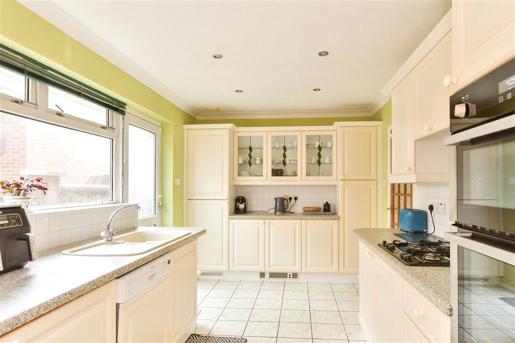 Property photo 3 of 15 Kitchen