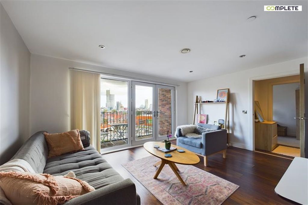 Property photo 1 of 17 (Main)