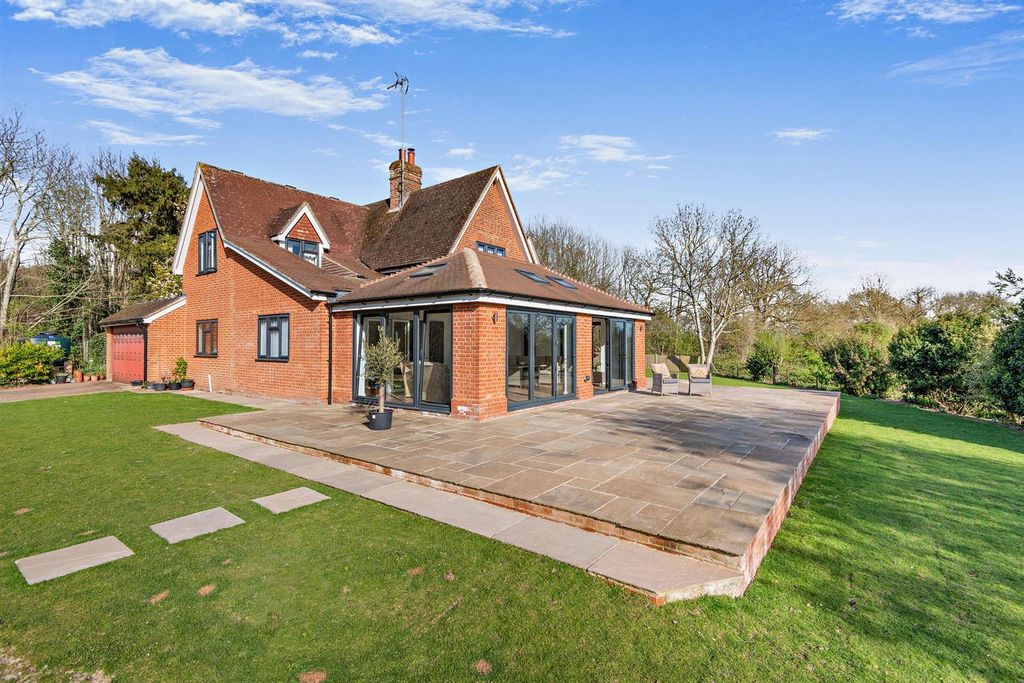 Property photo 1 of 27 8686944-Exterior06-800.Jpg