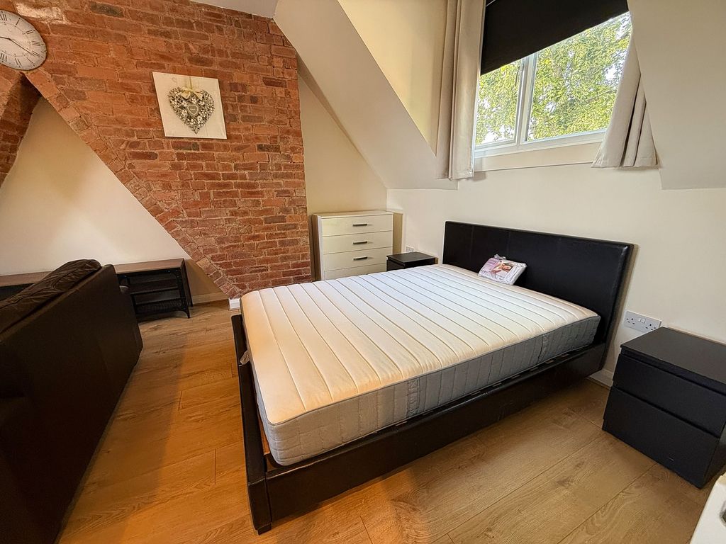 Property photo 1 of 11 Bedroom