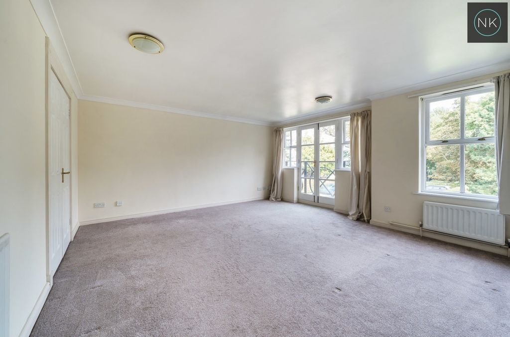 Property photo 2 of 15 4842823