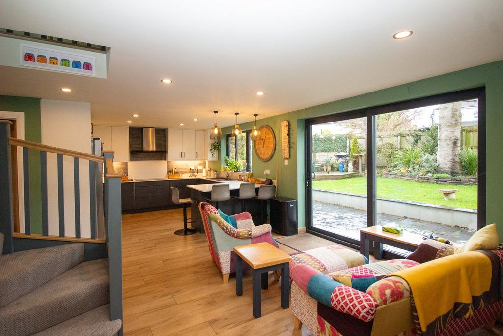 Property photo 2 of 21