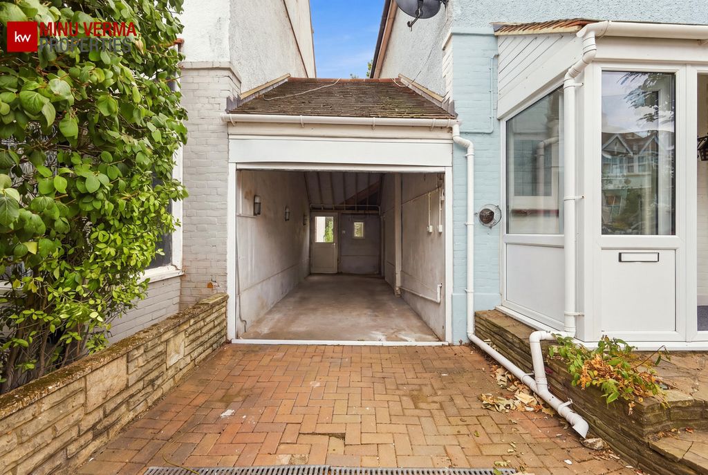Property photo 3 of 20