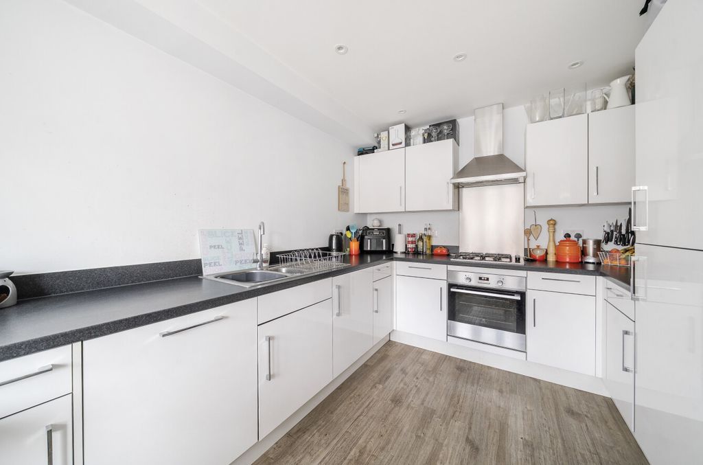 Property photo 2 of 19 1383529-4-6924571...