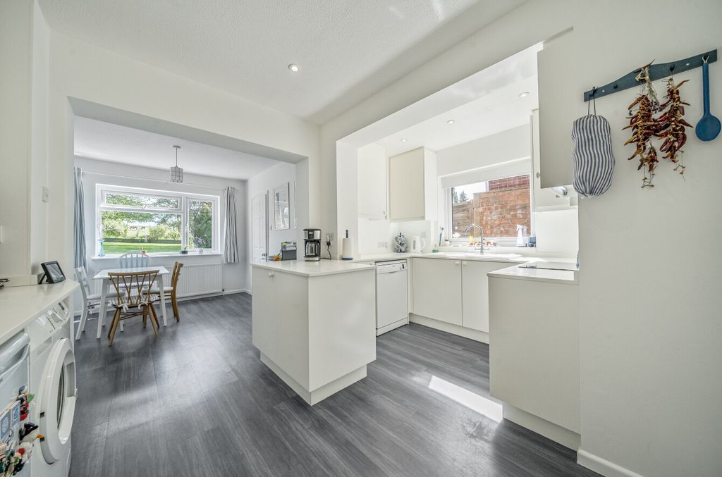 Property photo 2 of 24 1350550-24-68c2Cb...