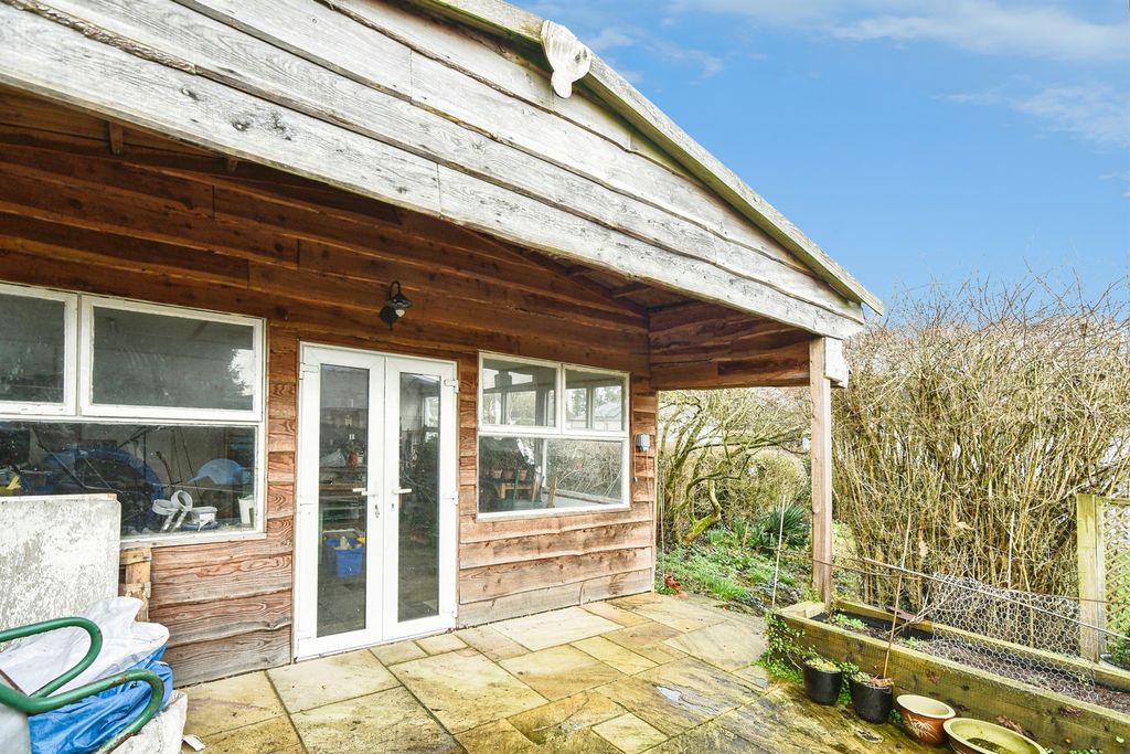 Property photo 3 of 23