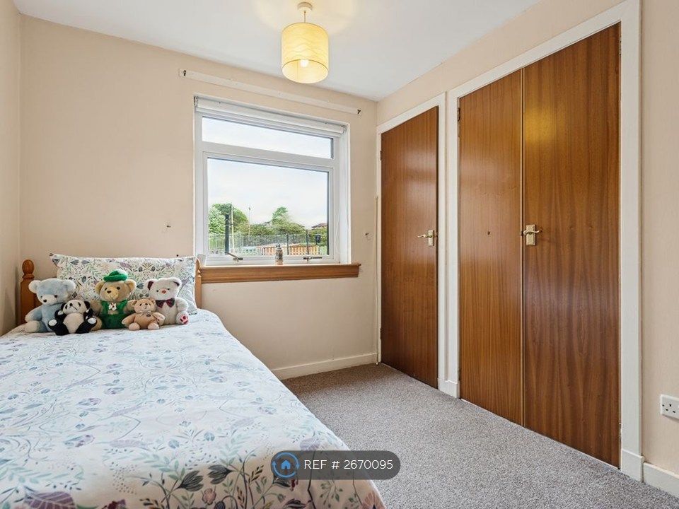 Property photo 3 of 8 Single Bedroom