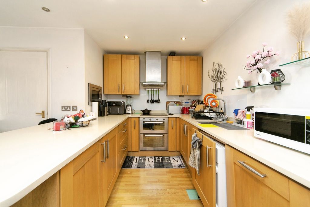 Property photo 2 of 16 Photo