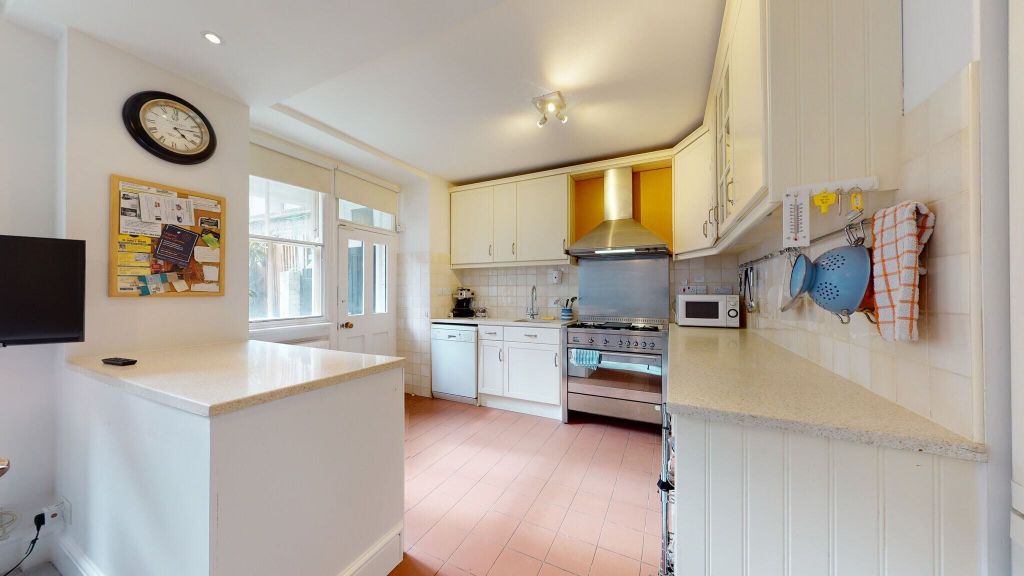 Property photo 3 of 37 Kitchen