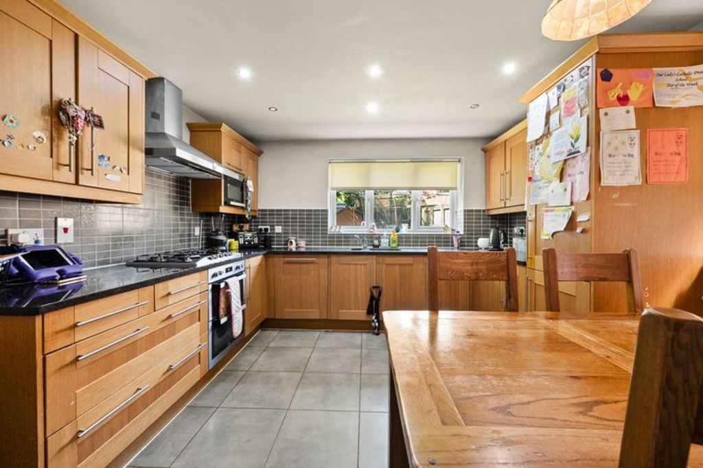 Property photo 3 of 32